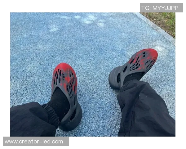 足球球星布偶打造独特魅力跨界合作引领潮流新风尚