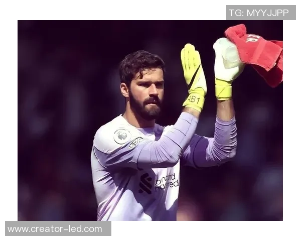 世界顶级球星以坚固防线诠释足球场上防守艺术魅力